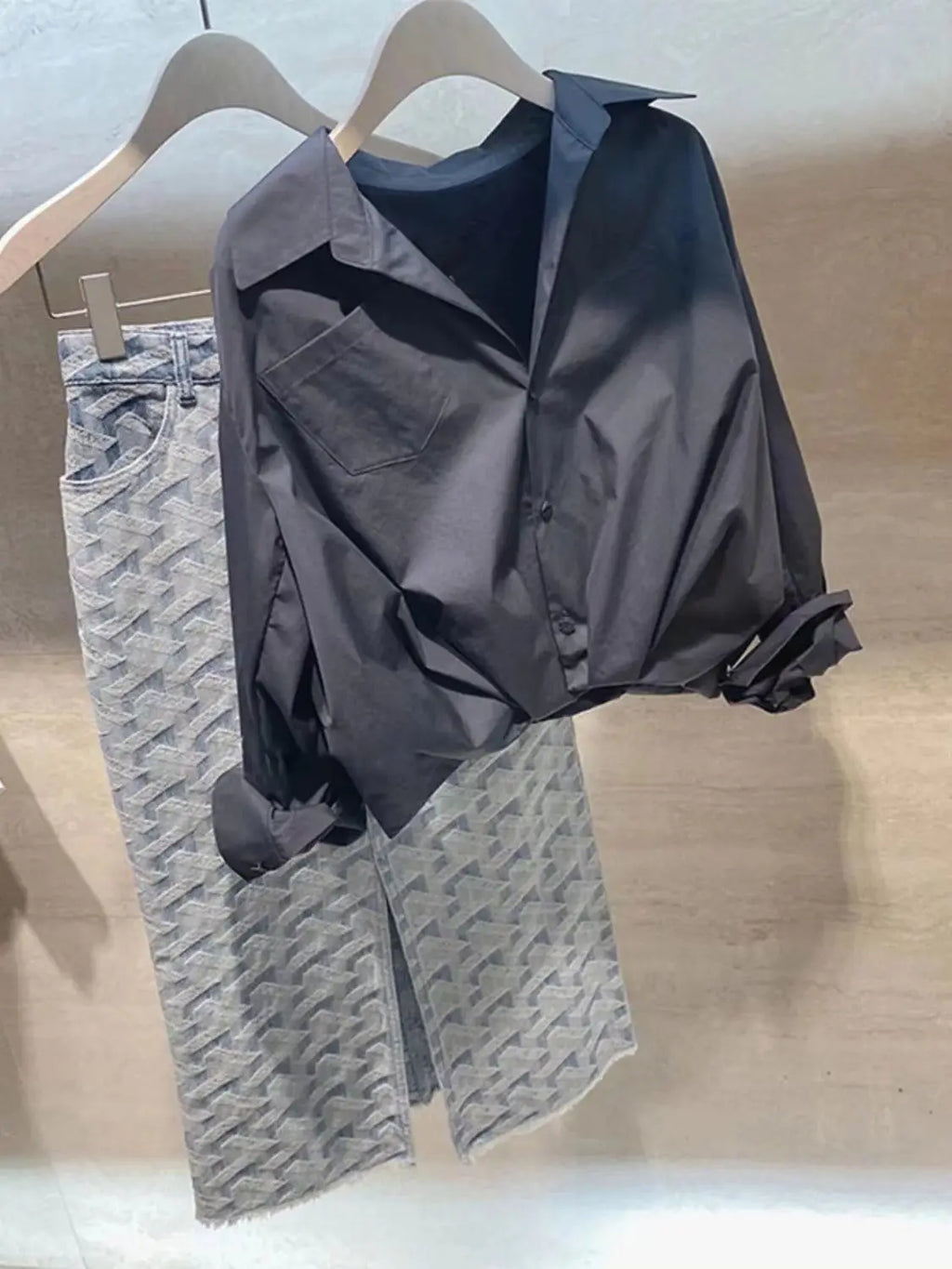 French Chic Unique Light Mature Tops Niche Light Luxury Foreign Style Fashion Age-reducing and Slimming Black Shirts for Autumn