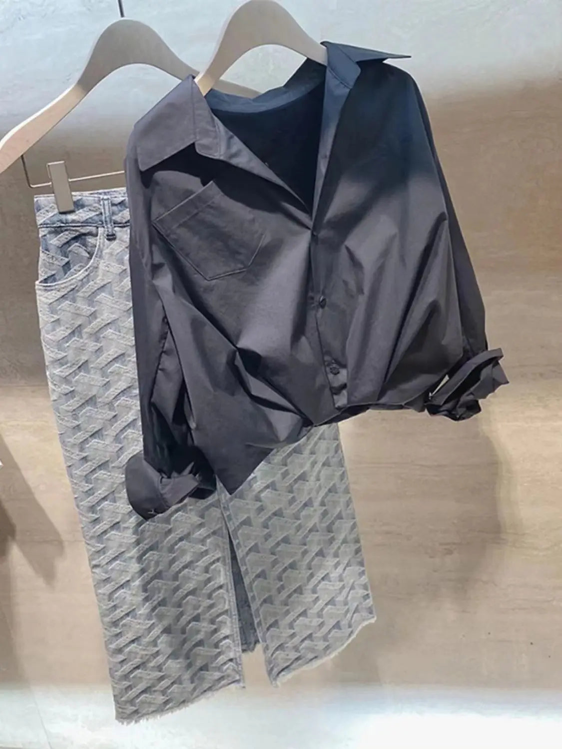 French Chic Unique Light Mature Tops Niche Light Luxury Foreign Style Fashion Age-reducing and Slimming Black Shirts for Autumn