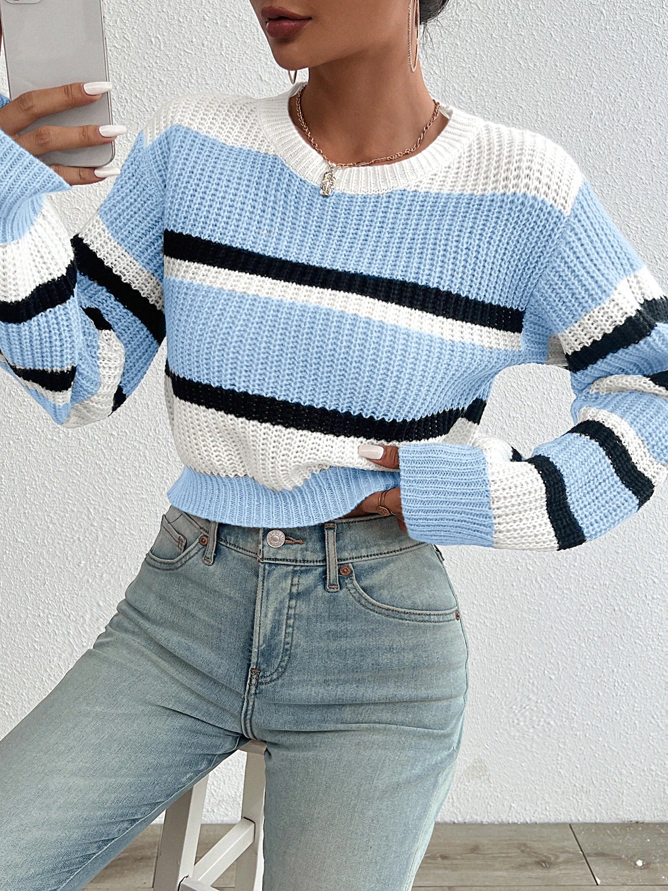 2024 autumn and winter hot sale new acrylic loose drop shoulder round neck color matching knitted long sleeve ladies sweater
